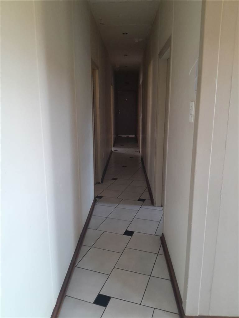 Commercial space in Southernwood photo number 15
