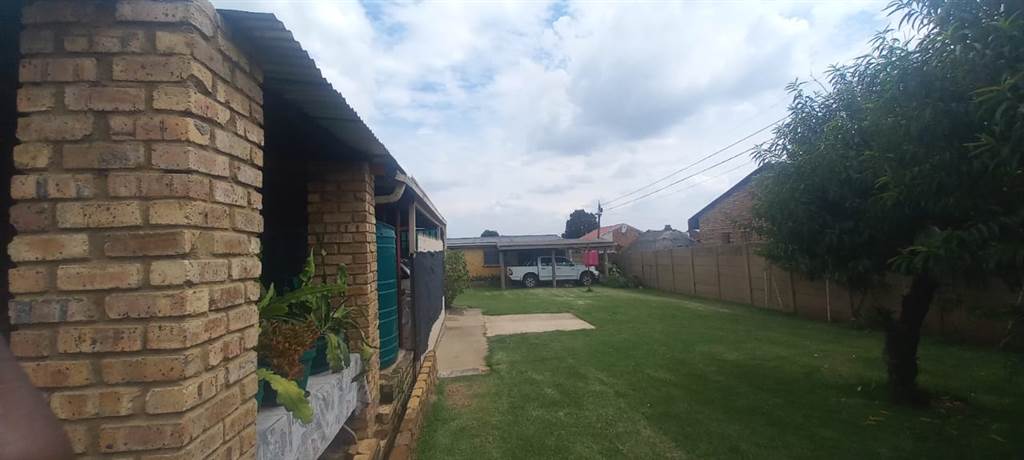 4 Bed House in Witbank Central photo number 28