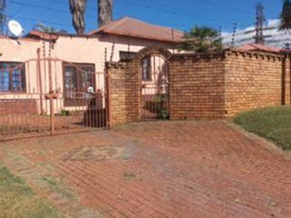 5 Bedroom House 5 Bedroom House