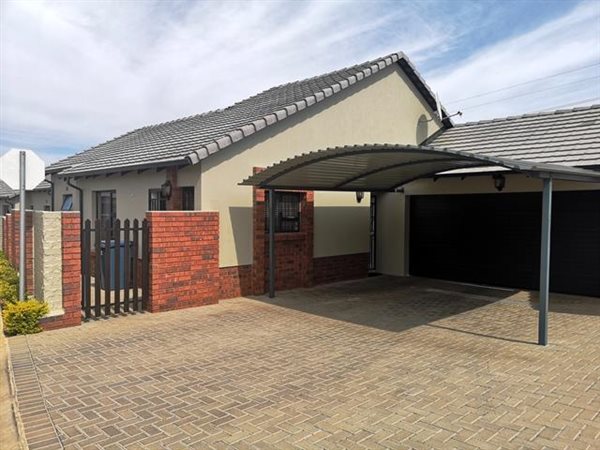 3 Bedroom Townhouse 3 Bedroom Townhouse