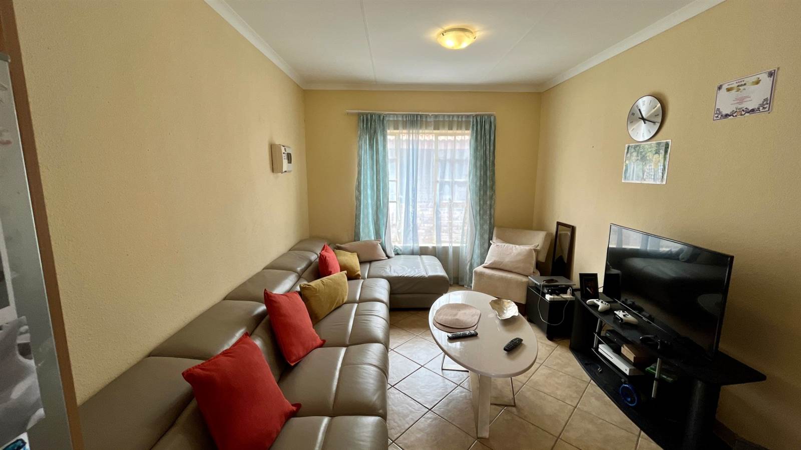 2 Bed Apartment in Olievenhoutbosch photo number 6