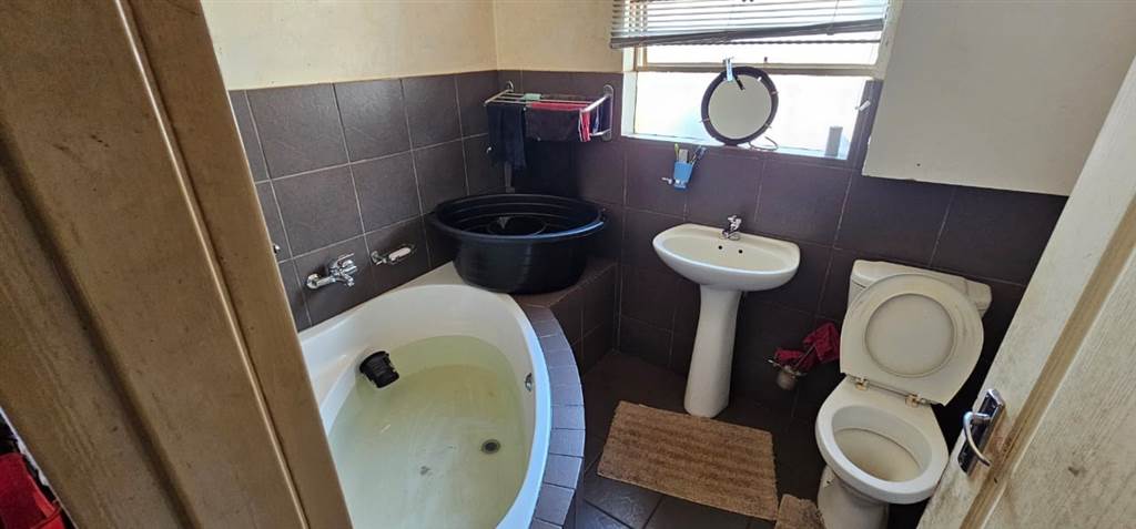 2 Bed House in Lydenburg photo number 8