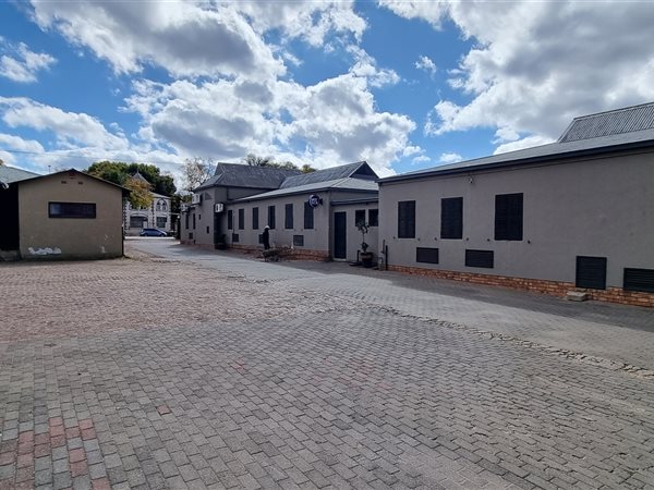 1800  m² Commercial space in Hatfield