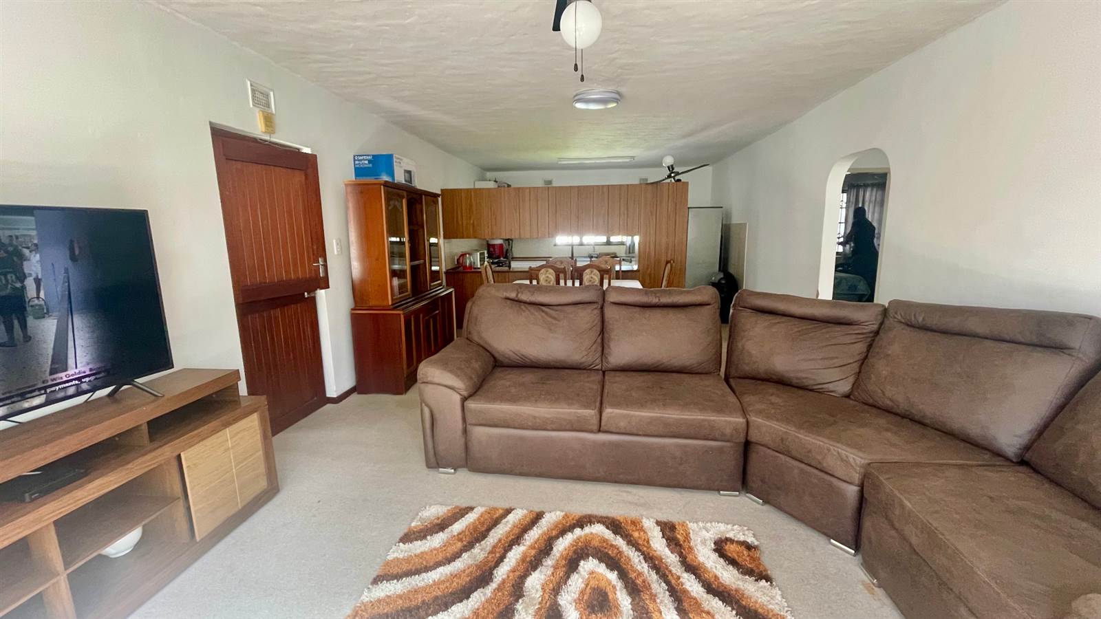 2 Bed Flat in Umtentweni photo number 6