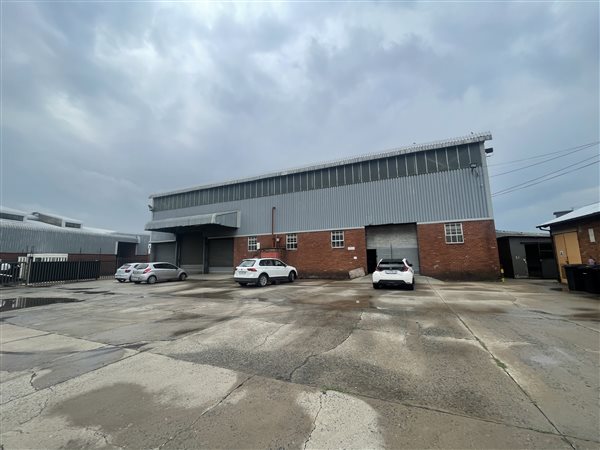 2 565  m² Industrial space