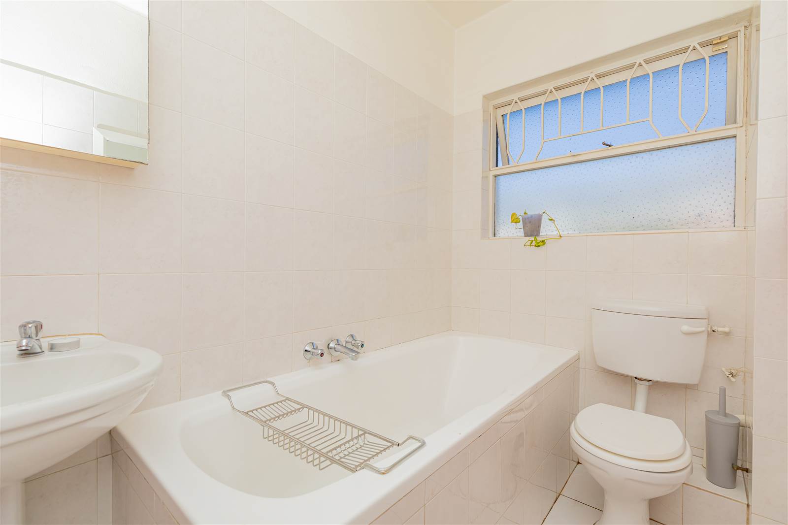 3 Bed Apartment in Sea Point photo number 27