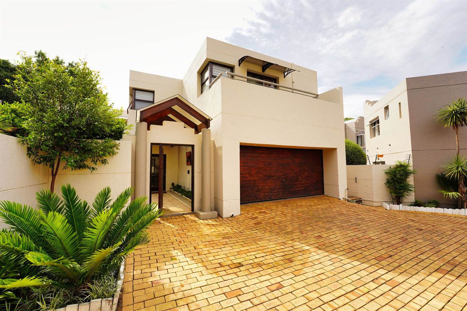3 Bed House in Woodmead photo number 2