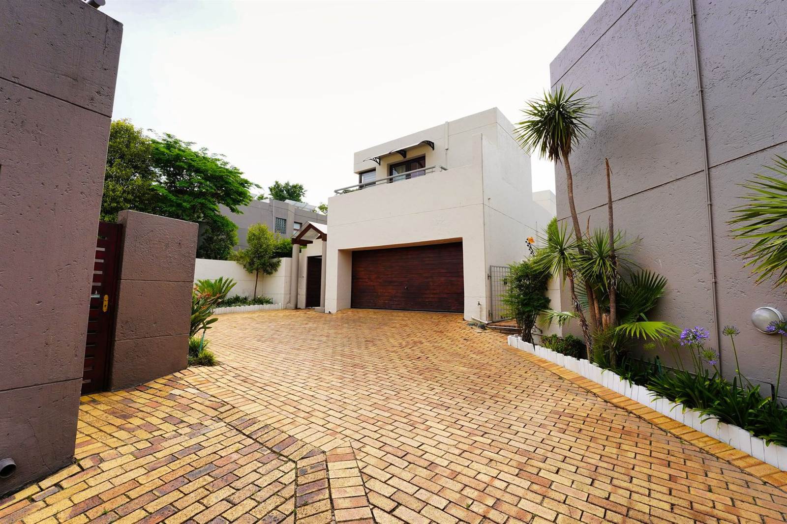 3 Bed House in Woodmead photo number 3