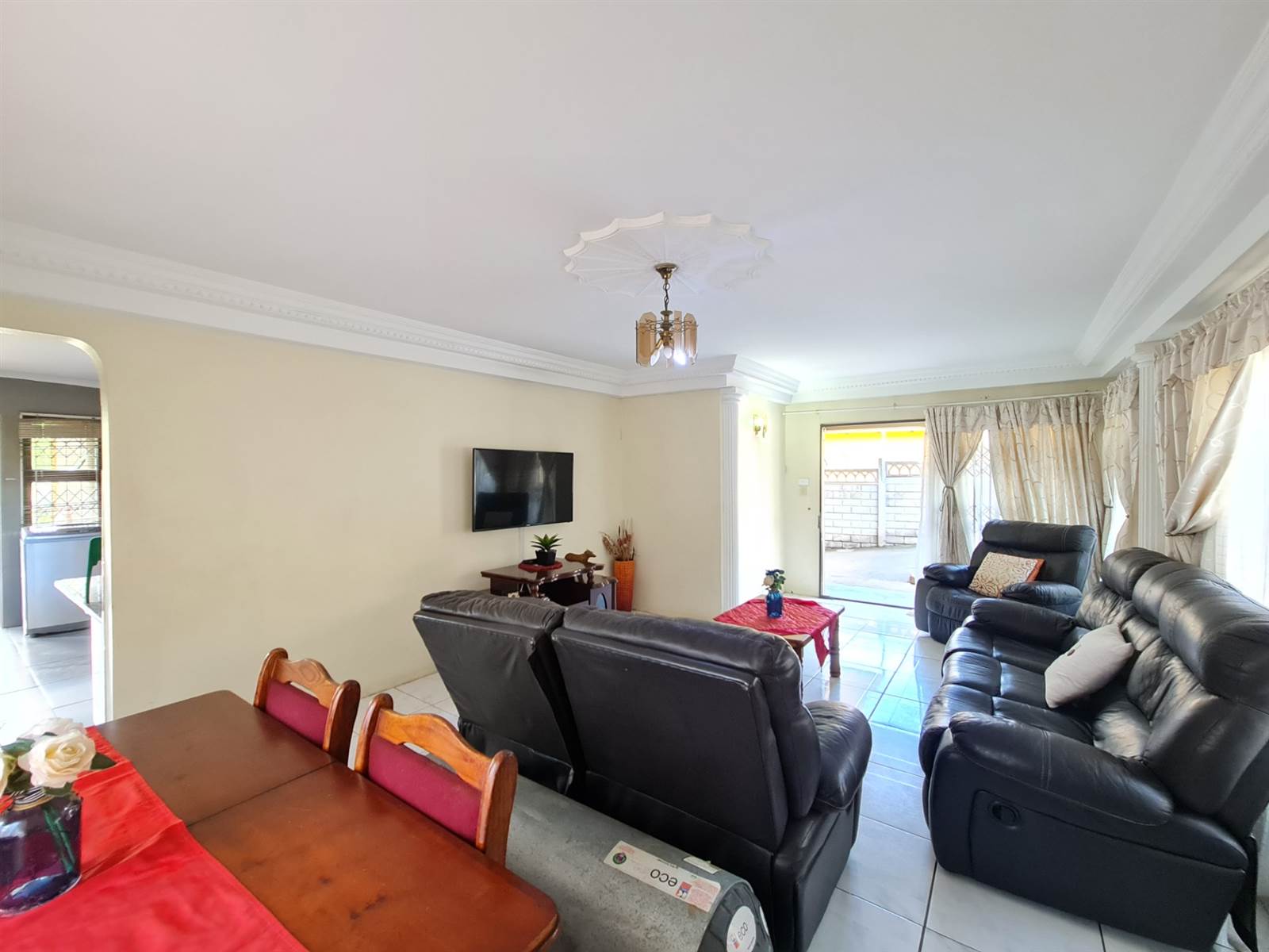 4 Bed House in Newlands West photo number 11