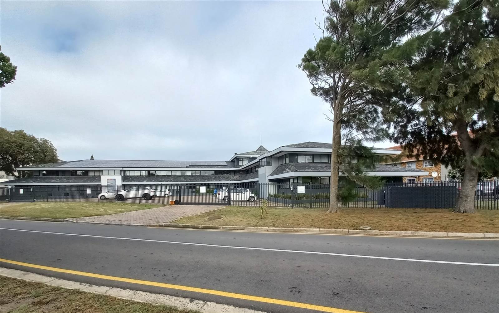 153  m² Commercial space in Pinelands photo number 1