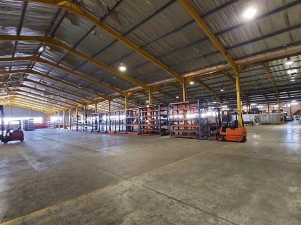 6 400  m² Industrial space