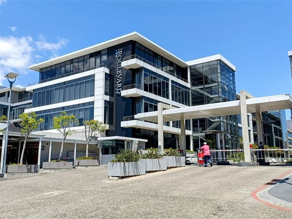 196  m² Commercial space in Woodstock