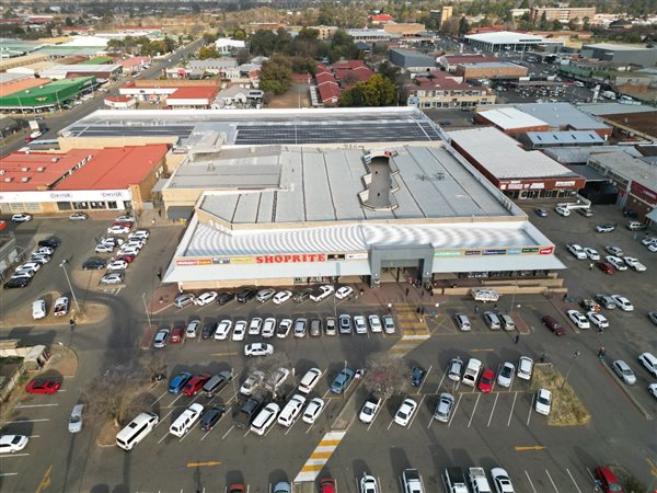 9 354  m² Retail Space
