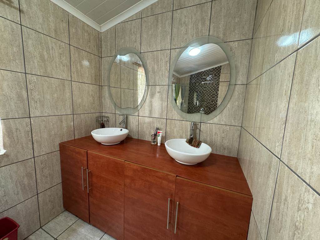 3 Bed House in Rustenburg Central photo number 7