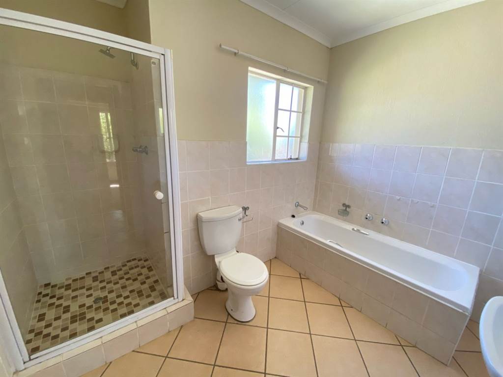 2 Bed Apartment in Boksburg Central photo number 9