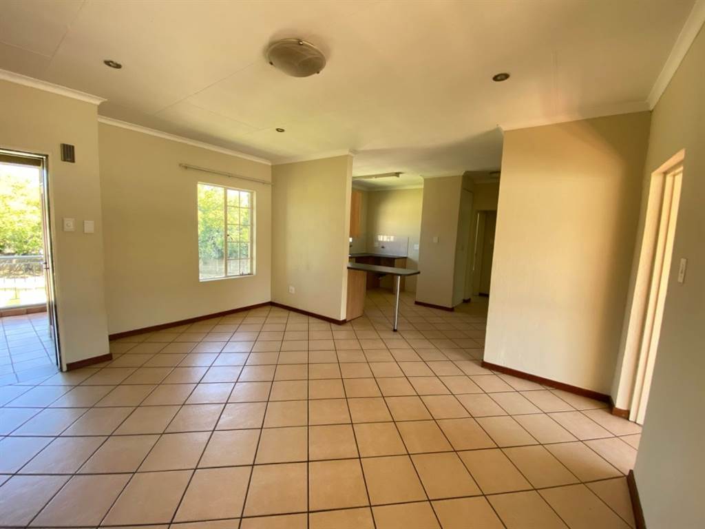 2 Bed Apartment in Boksburg Central photo number 3