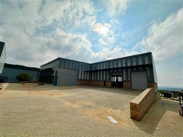 3 568  m² Industrial space