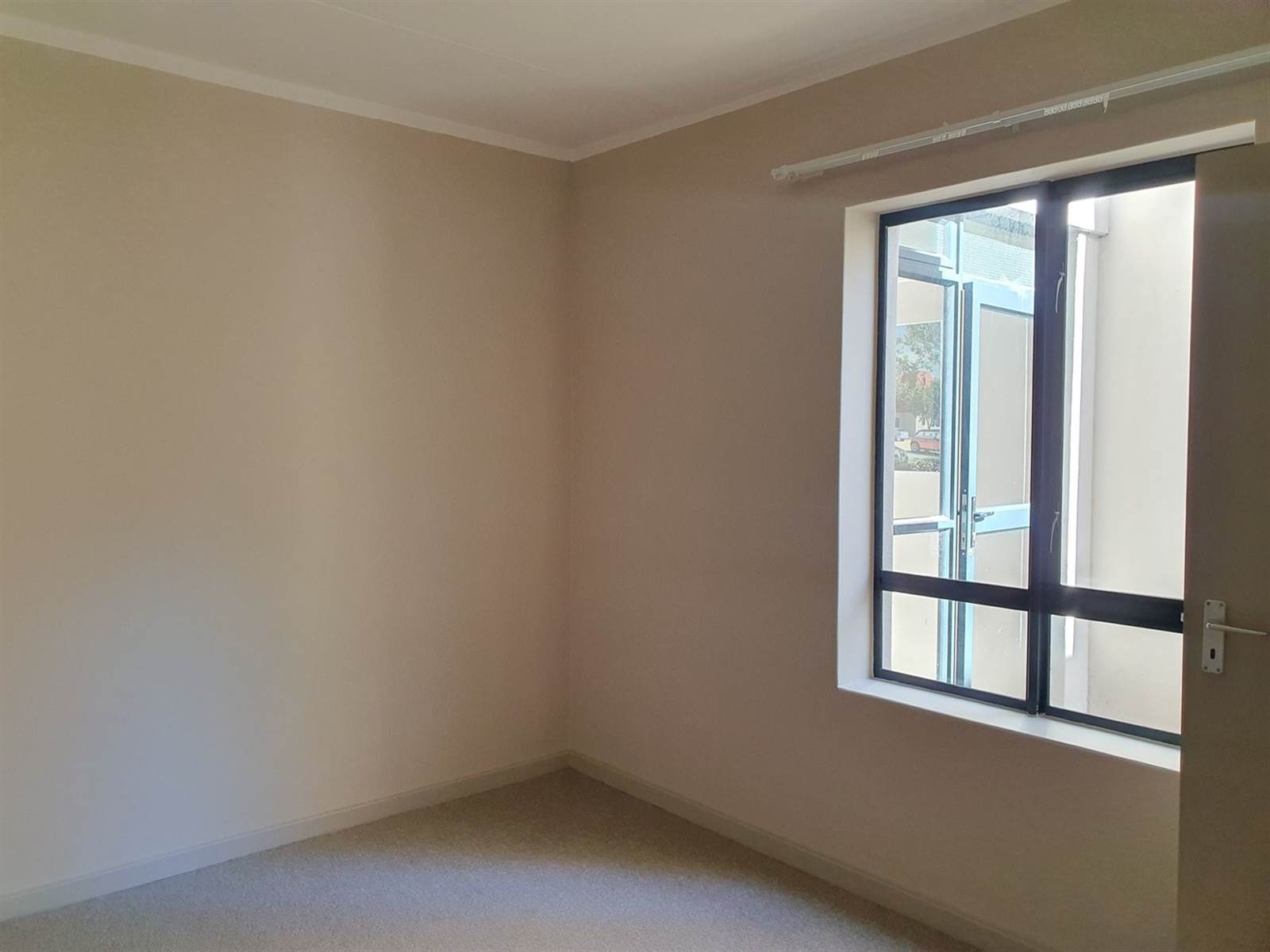 1 Bed Apartment in Pinelands photo number 6