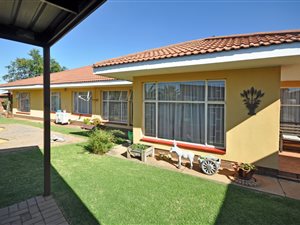 4 Bed House in Falcon Ridge