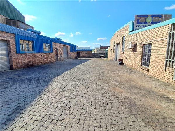 744  m² Industrial space