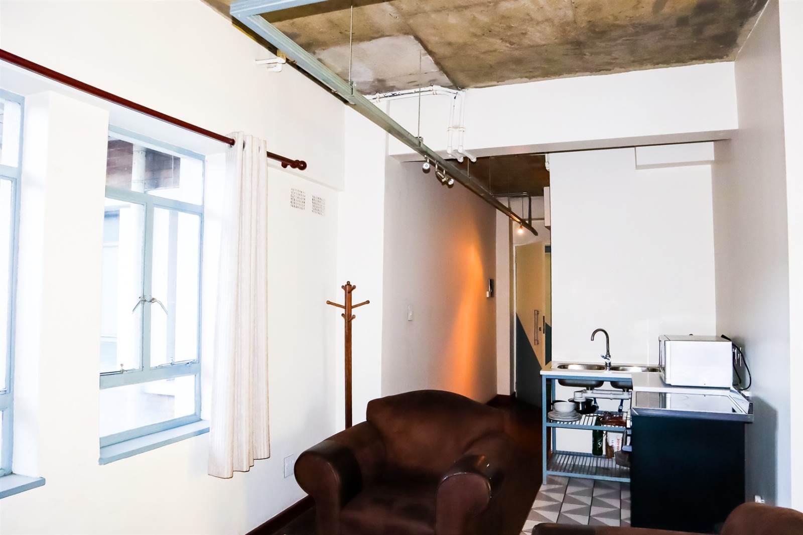 Bachelor apartment in Maboneng photo number 5