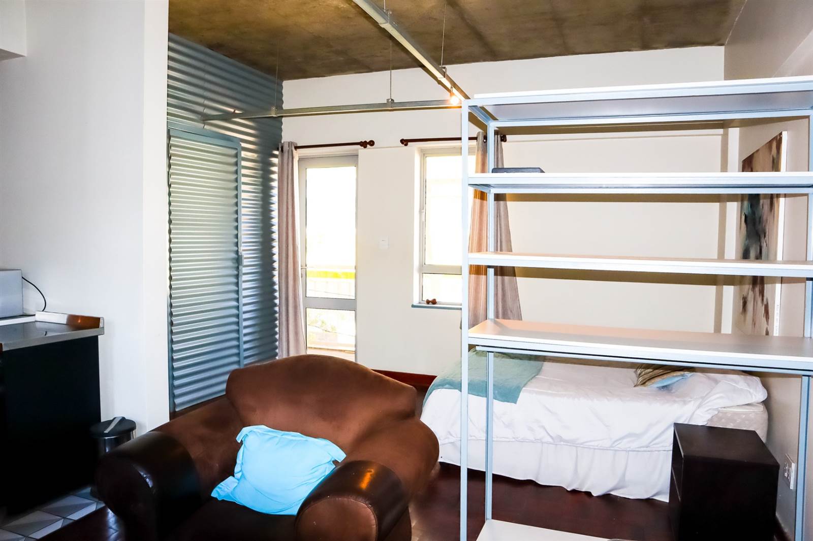 Bachelor apartment in Maboneng photo number 6