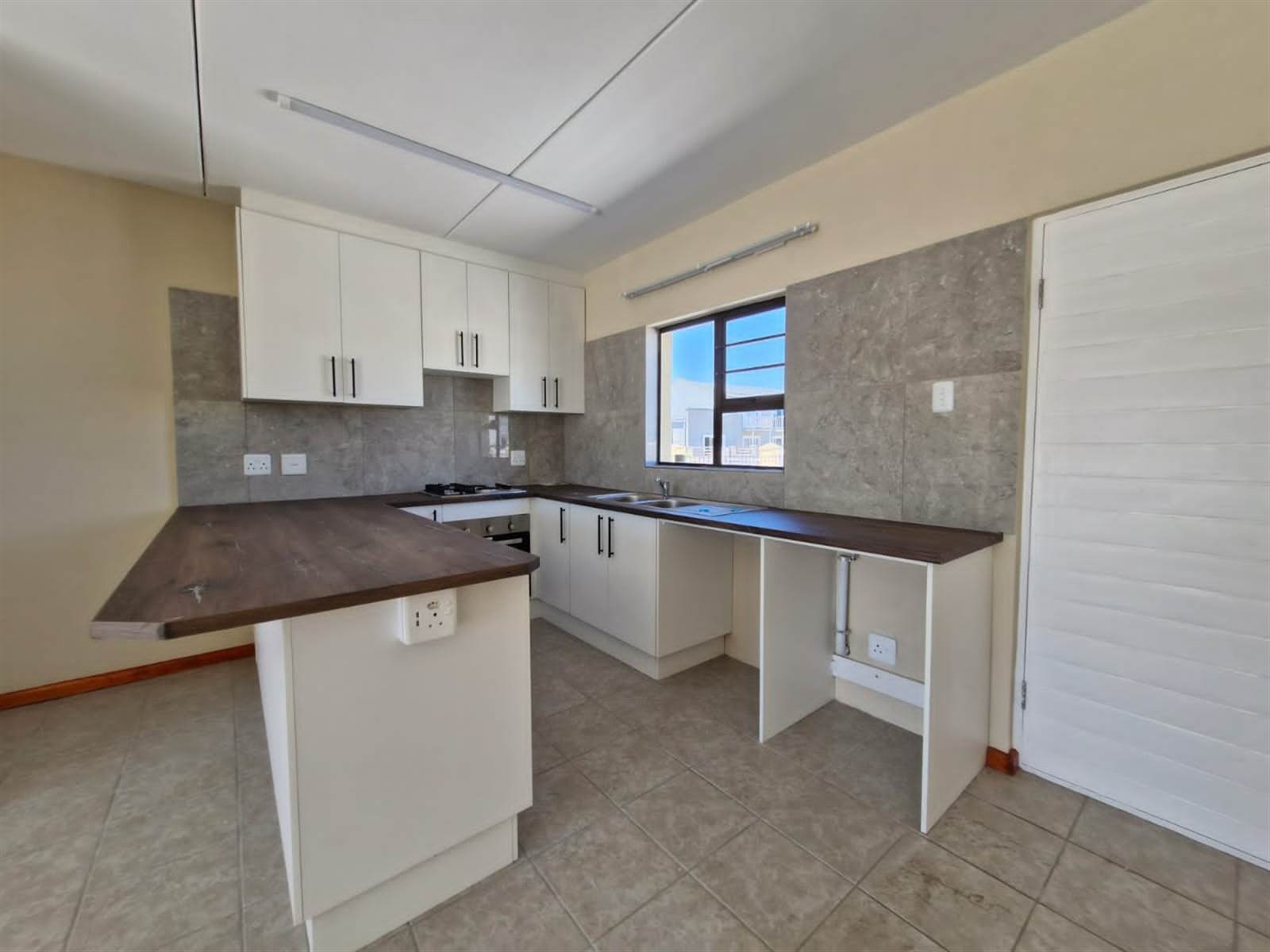 2 Bed Duplex in Parsons Vlei photo number 8