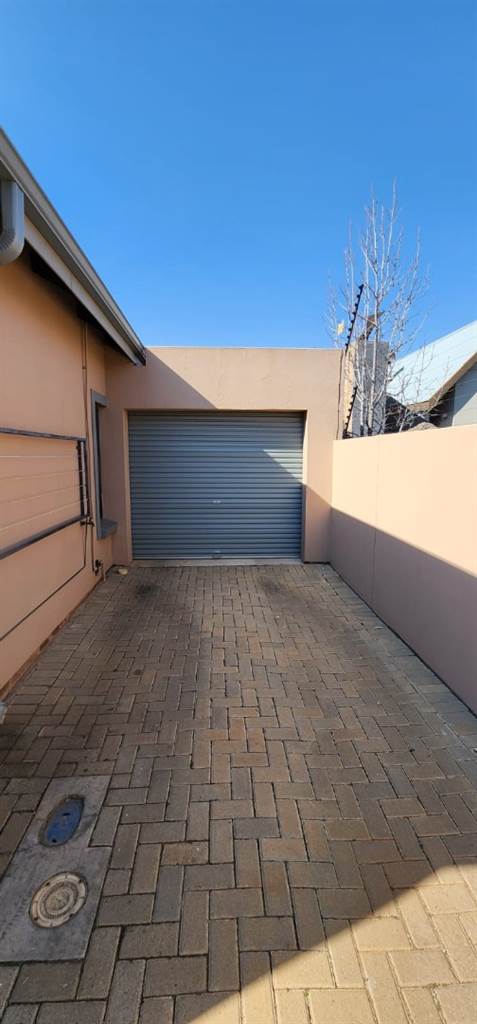 3 Bed Townhouse in Baillie Park photo number 28
