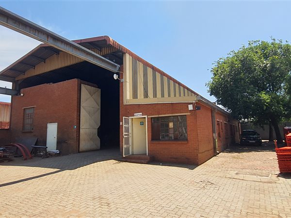 1 635  m² Industrial space