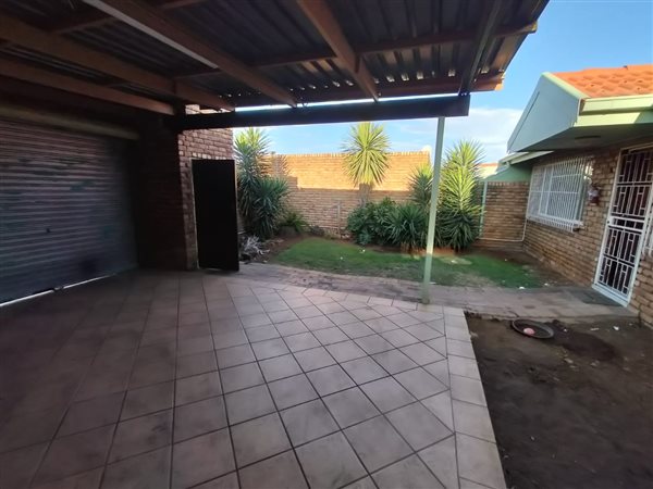 3 Bedroom Townhouse 3 Bedroom Townhouse