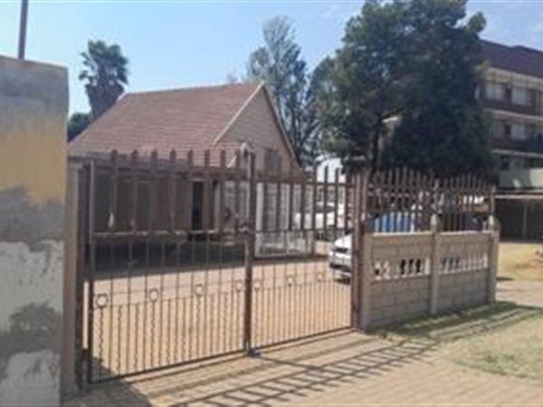 5 Bedroom House 5 Bedroom House