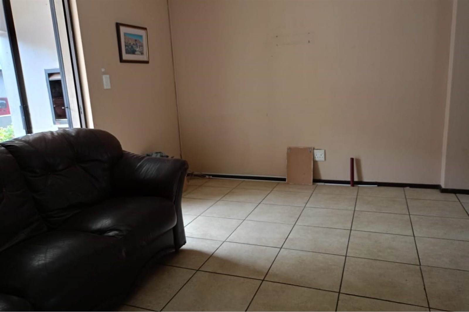 2 Bed Apartment in Brenthurst photo number 8