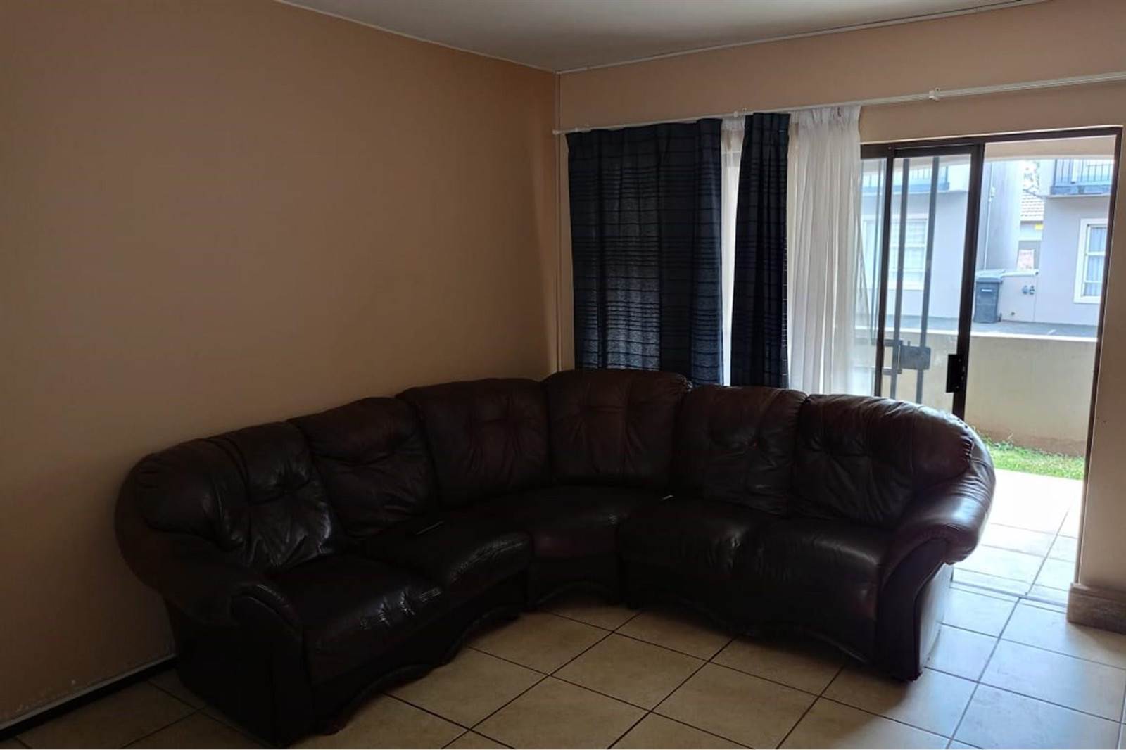 2 Bed Apartment in Brenthurst photo number 7