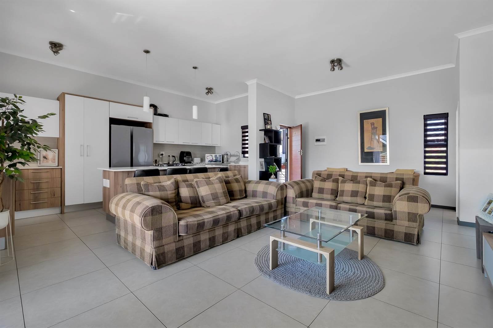 2 Bed Apartment in Modderfontein photo number 5