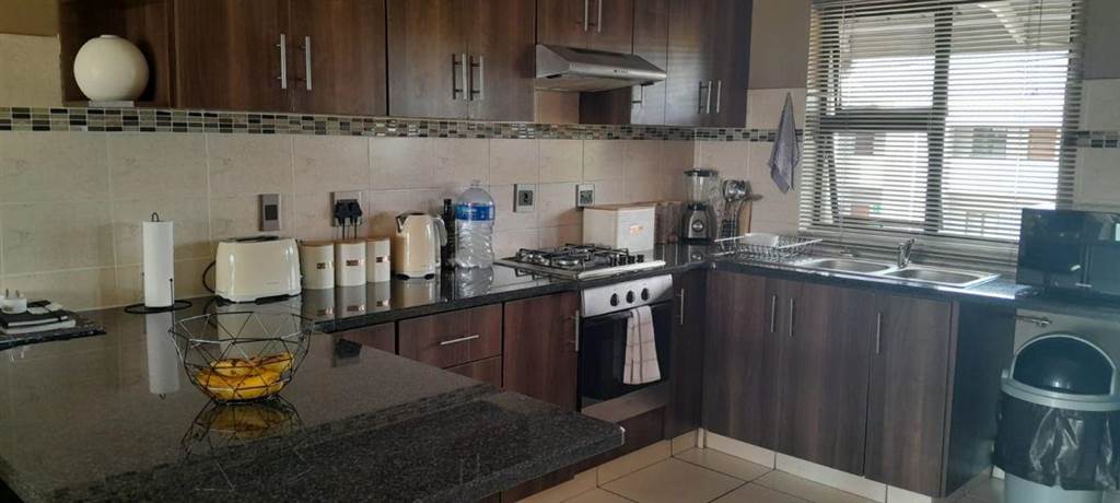 2 Bed Flat in Secunda photo number 2