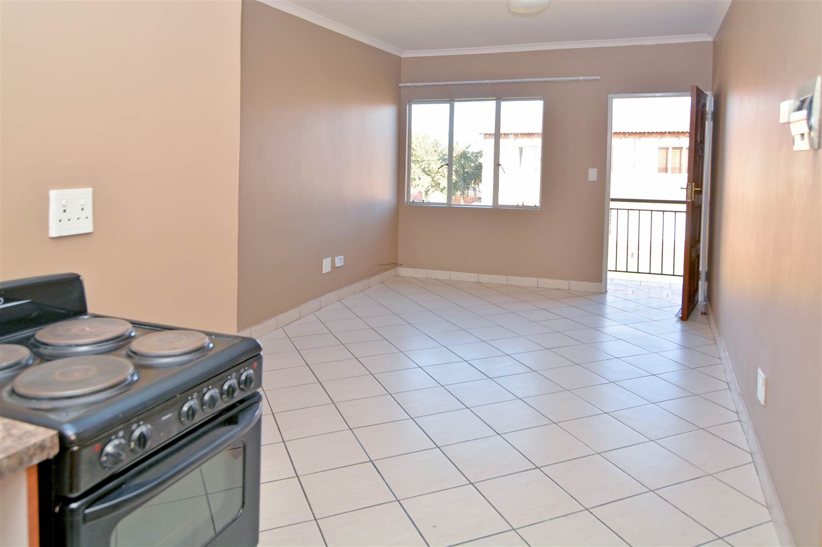 2 Bed Apartment in Protea Glen photo number 4