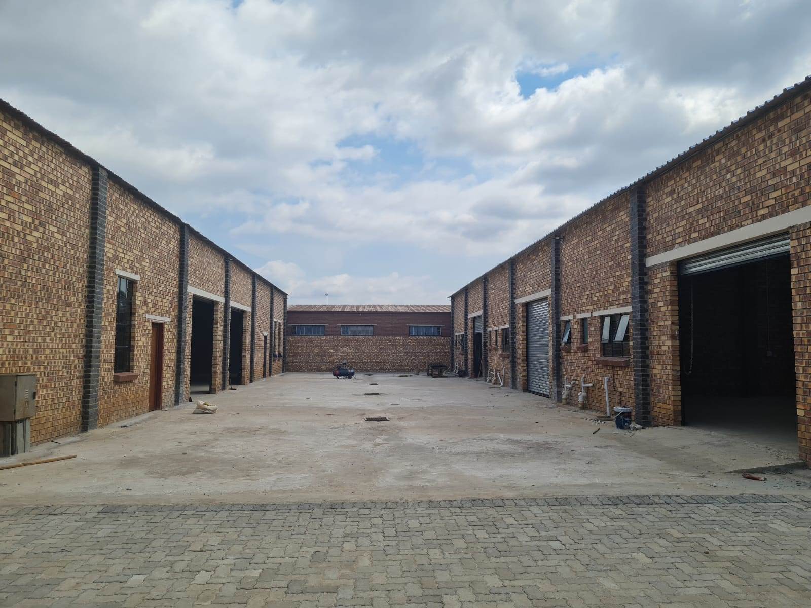 200  m² Commercial space in Lydenburg photo number 2