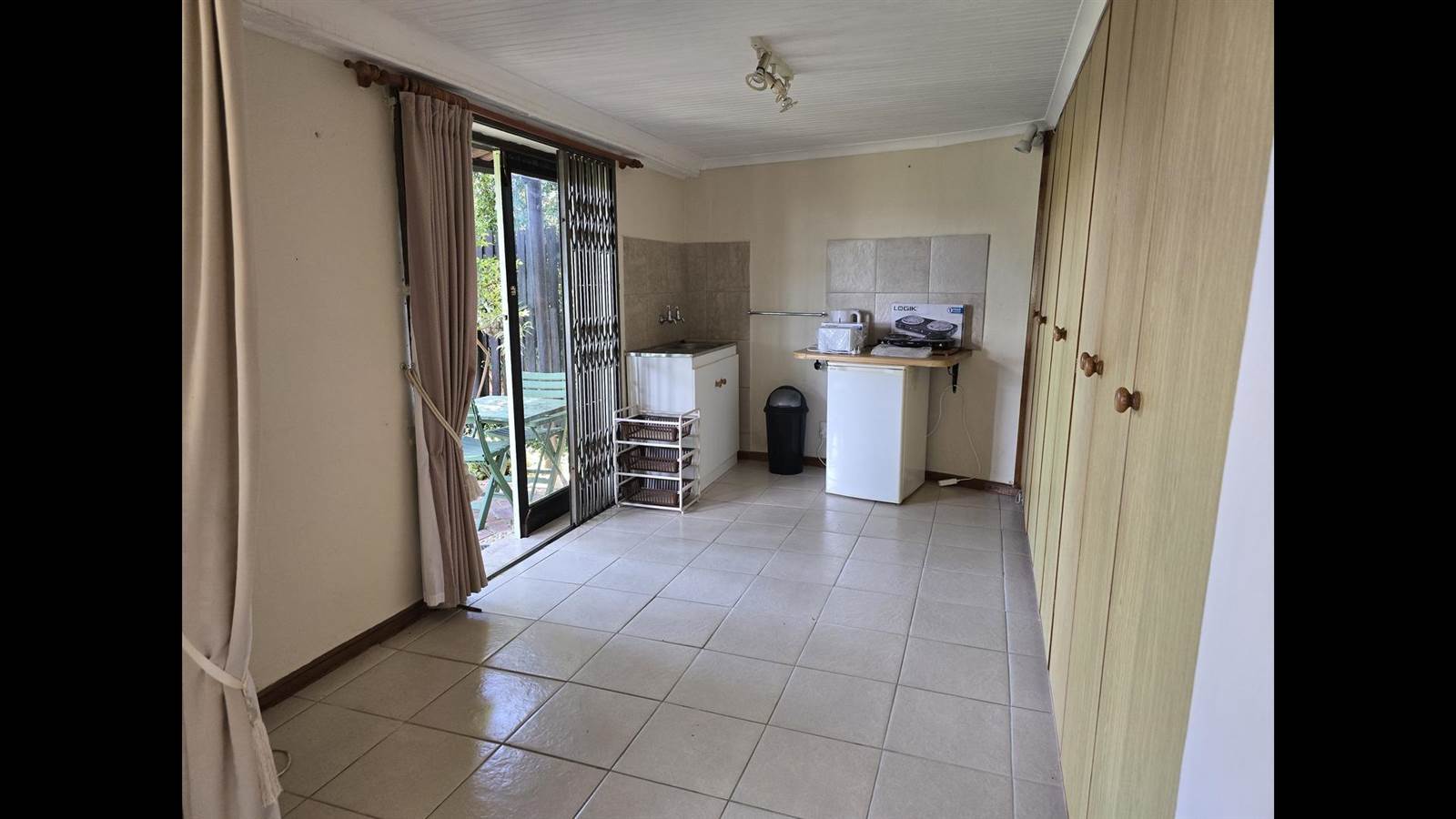 1 Bed Apartment in Knysna Heights photo number 6