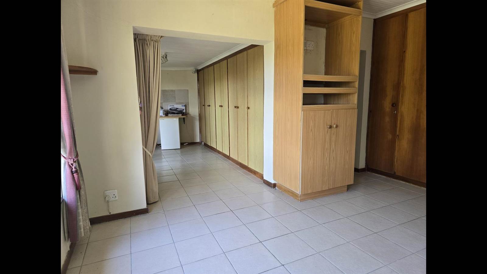 1 Bed Apartment in Knysna Heights photo number 12