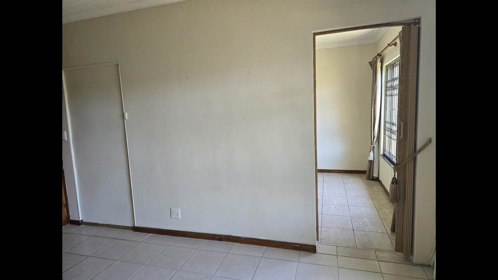 1 Bed Apartment in Knysna Heights photo number 8
