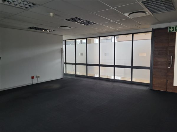 120  m² Commercial space