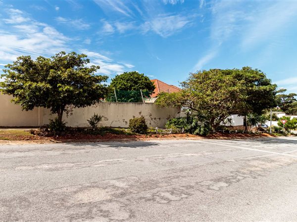 832 m² Land