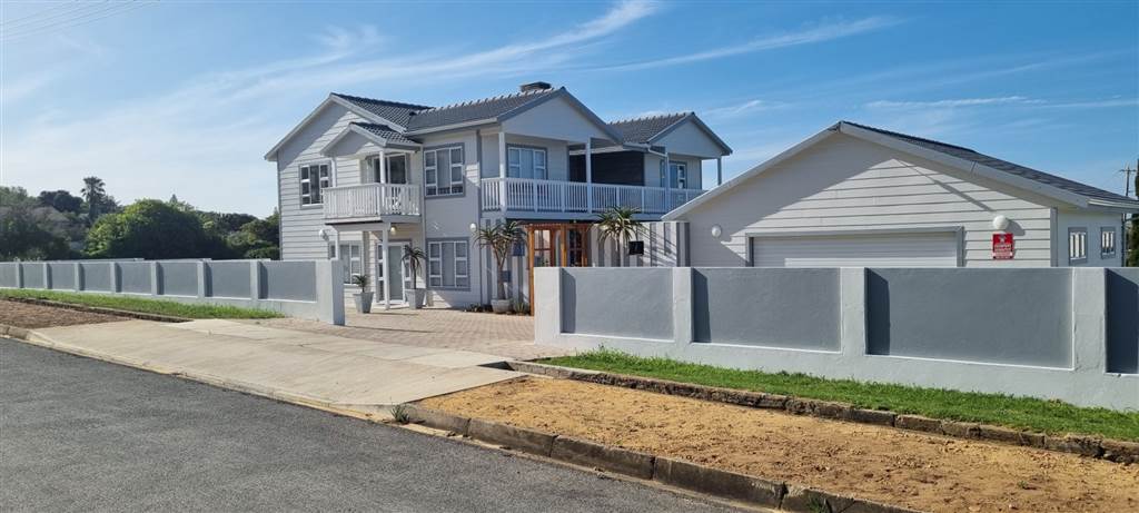 5 Bed House in Bredasdorp photo number 2