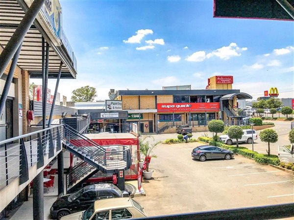 128 m² Retail Space 128 m² Retail Space