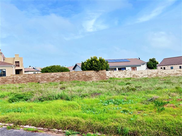 1 023 m² Land