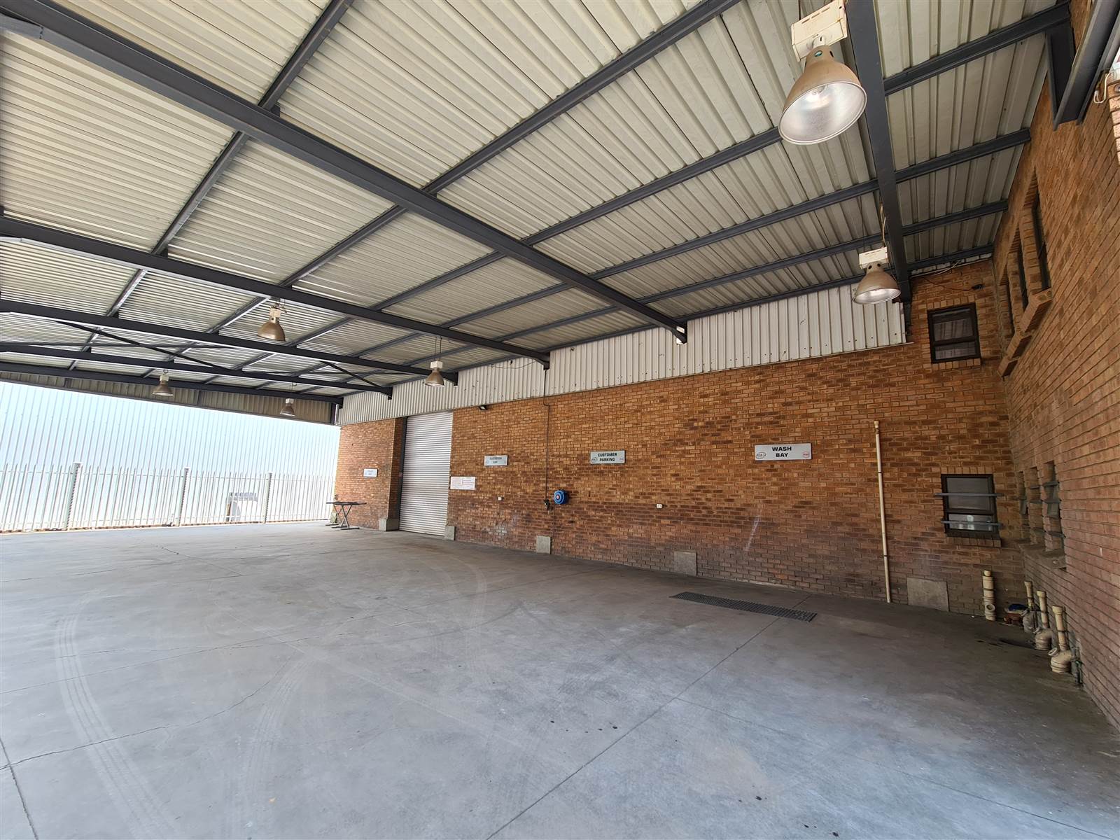 680  m² Industrial space in Greenhills photo number 2