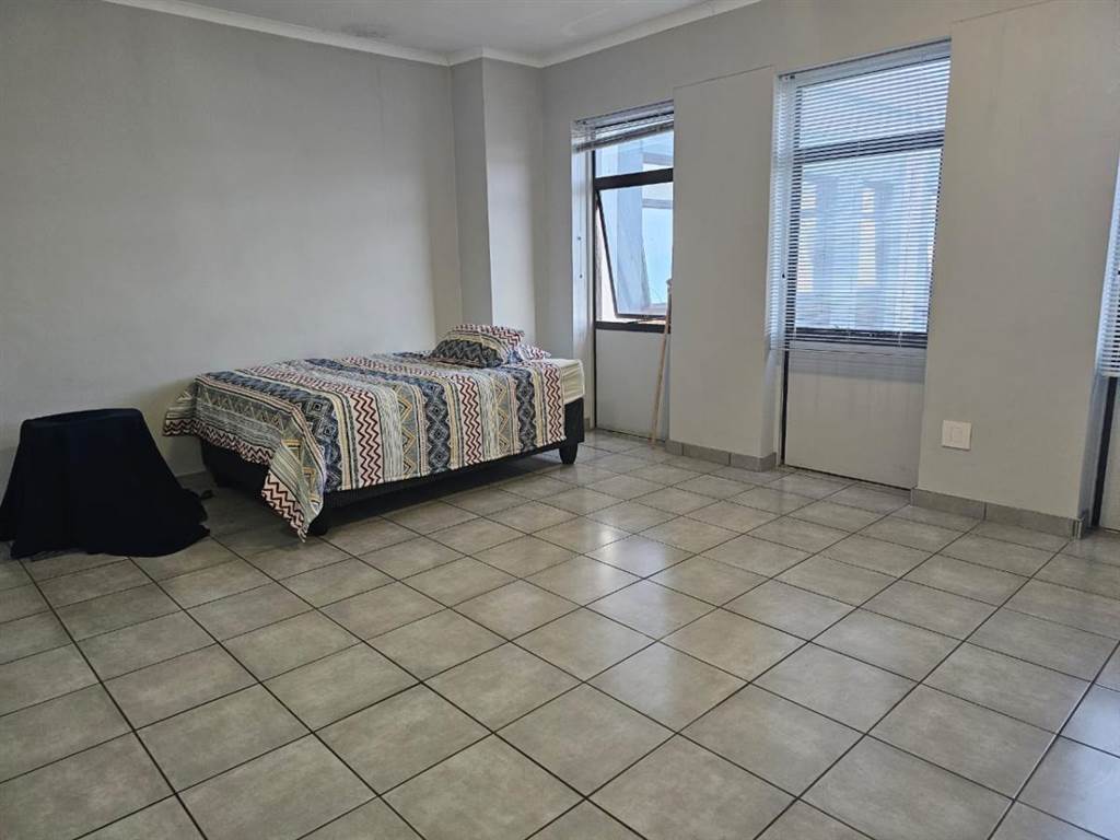 1 Bed Apartment in Paarl photo number 5