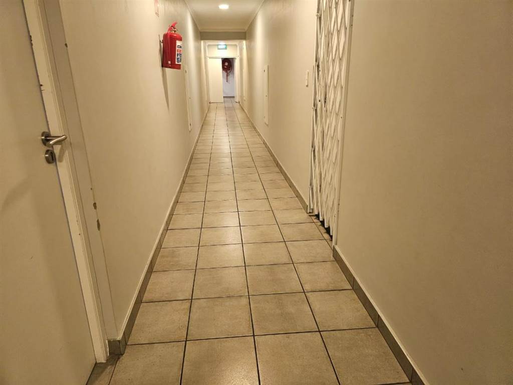 1 Bed Apartment in Paarl photo number 10