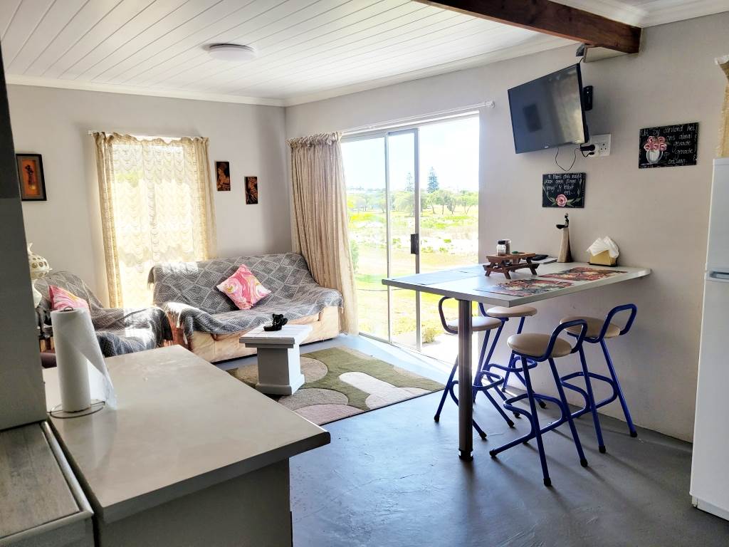 2 Bed Garden Cottage in Agulhas photo number 3