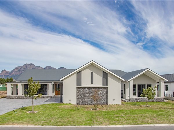 4 Bedroom House 4 Bedroom House